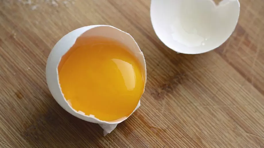 Защо винаги да гледаме жълтъка, преди да изядем яйцето?