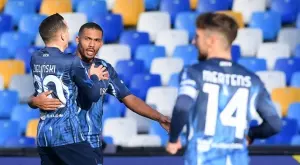 Наполи напердаши Салернитана и гледа към върха в Серия А