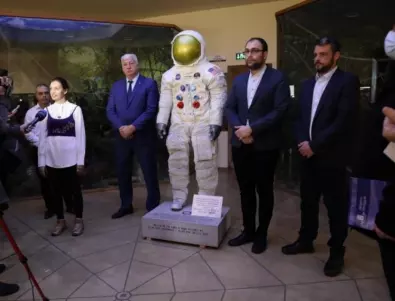 Единствената в Европа официална реплика на костюма на Нийл Армстронг гостува в Пловдив