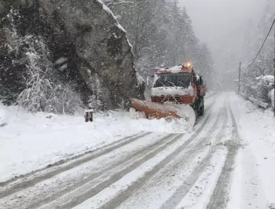 АПИ: Шофьорите, пътуващи в Западна България, да са готови за зимни условия