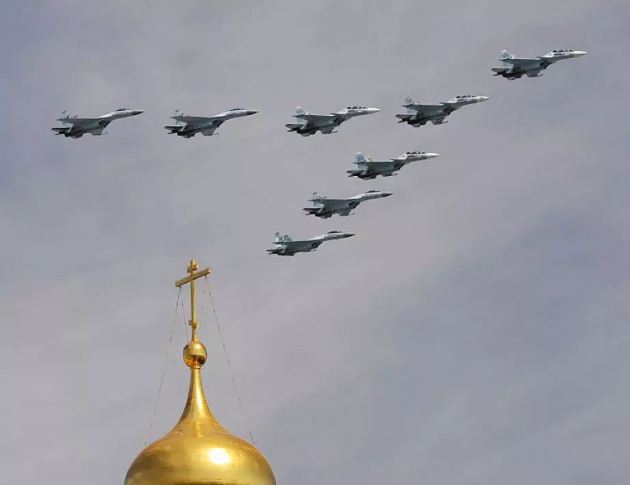 Русия изпраща най-новите изтребители Су-35 в Беларус (ВИДЕО)