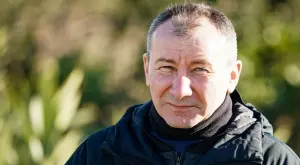 {{ otherArticle[0].article.title }}