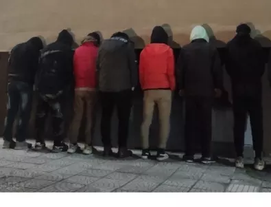Нелегални мигранти са заловени при спецакция в София