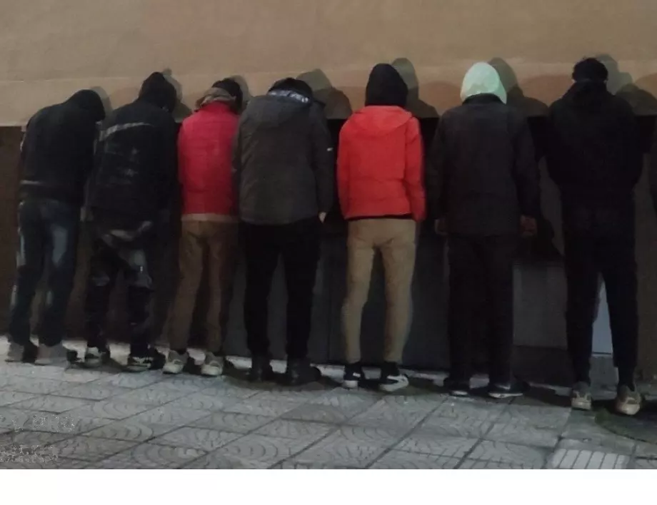 Нелегални мигранти са заловени при спецакция в София