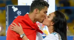 {{ otherArticle[0].article.title }}