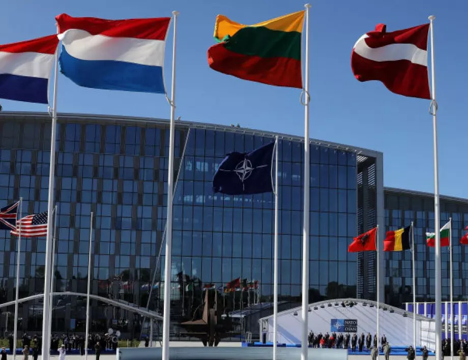 Катимерини: НАТО разполага 3000 души персонал и оборудване в България и Румъния до часове 