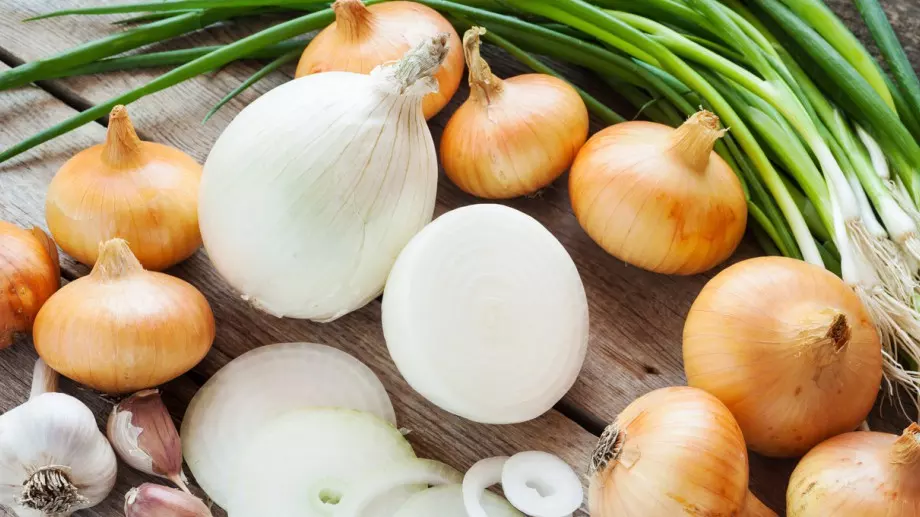 5 неща, които задължително трябва да направите за богата реколта от лук