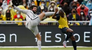 Алисон получи ДВА червени картона, но завърши мача на Бразилия (ВИДЕО)