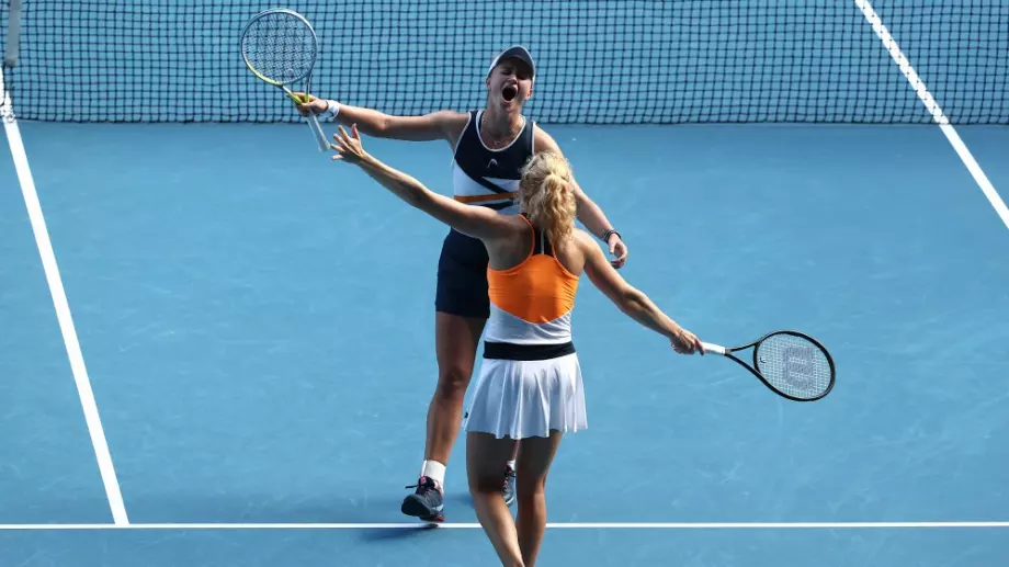 Чешки дует спечели след обрат титлата на двойки при жените на Australian Open 2022 (ВИДЕО)