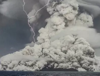 Загадъчни вълни обгърнали Земята след изригването на вулкана Тонга