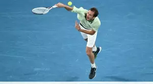 {{ otherArticle[0].article.title }}