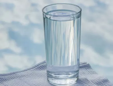 Учени: Не оставяйте чаша с вода до леглото си през нощта