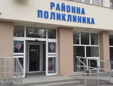 Продължава осъвременяването на сградата на поликлиниката в Казанлък
