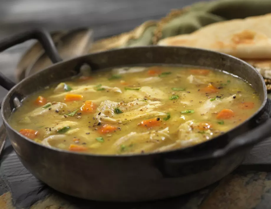 С тези тънкости за готвене на пилешка супа с фиде, няма да пробвате друга рецепта
