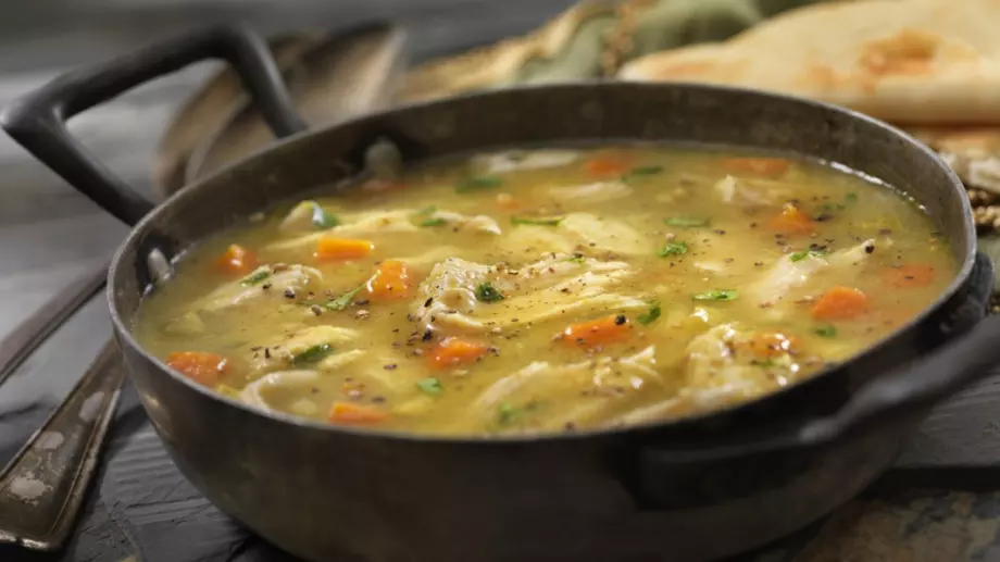 Ето какво слагат на пилешката супа в ресторантите и тя е толкова вкусна