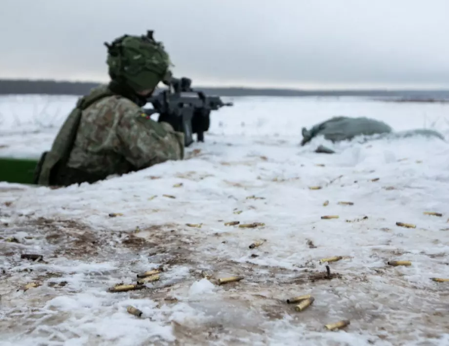 Япония съкрати персонала на посолството си в Украйна 