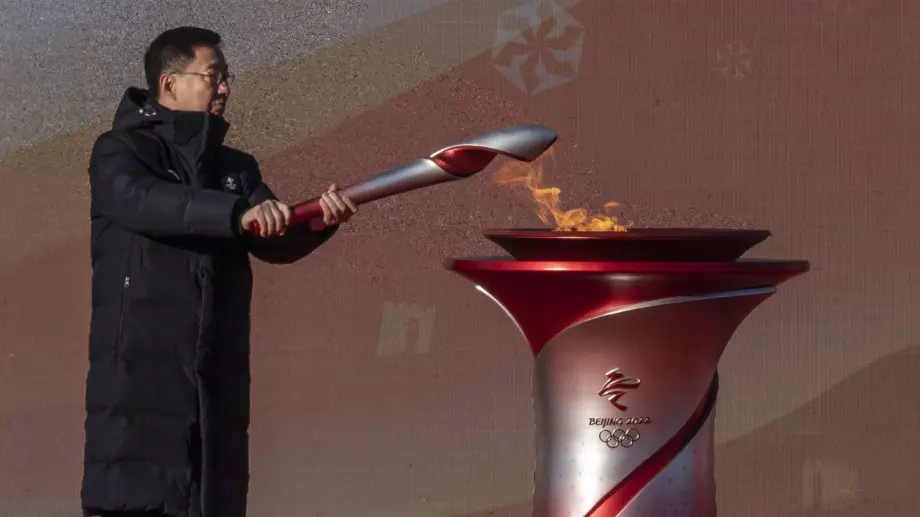 Щафетата с олимпийския огън стартира при зверски мерки за сигурност в Пекин