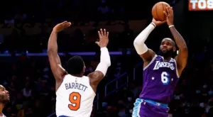 ЛеБрон се завърна за Лейкърс при обрат над Никс 