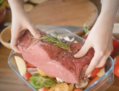 Защо НИКОГА да не готвим месо, което току – що е извадено от хладилника?
