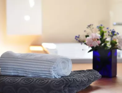 Гумирана или микрофибърна: Как бързо да почистите постелката за баня?