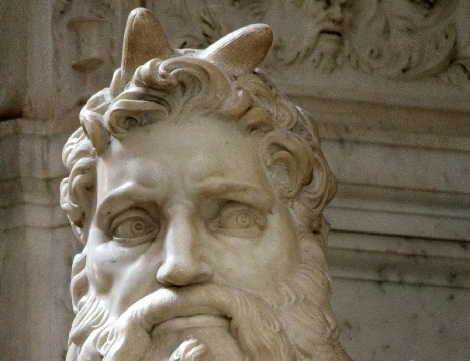 Защо Моисей е изобразяван с рога?