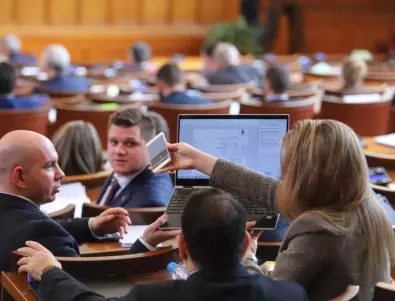 Депутатите започнаха парламентарния ден с почивка