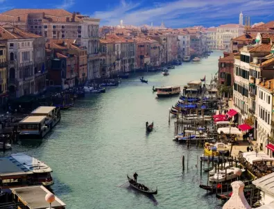 Зелената течност в Канале Гранде във Венеция е безопасна (ВИДЕО)