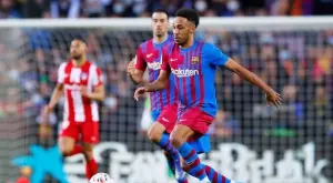 Обамеянг показа "черния си звяр" (СНИМКА) 