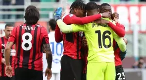 16 години по-късно: Вратар на Милан блесна с асистенция! (ВИДЕО)