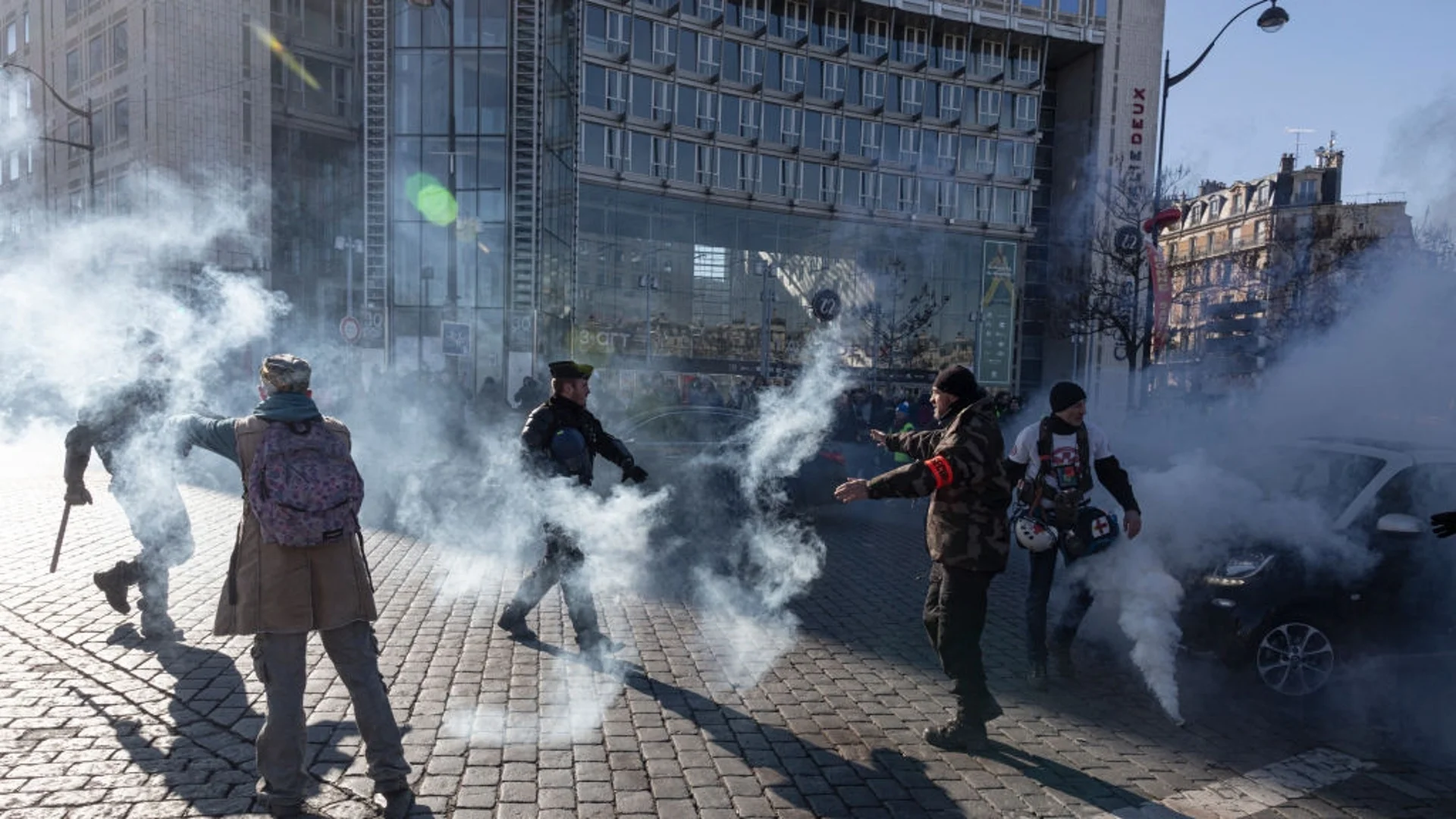 Полицията в Холандия използва булдозер срещу пропалестински протест (ВИДЕО)