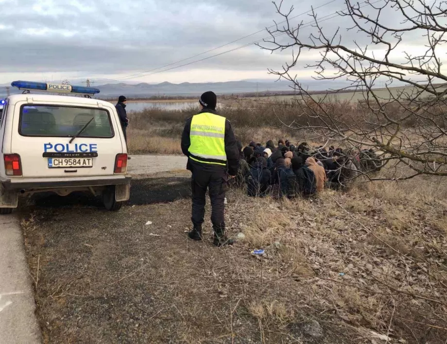 Кметът на Трояново за пореден път задържа нелегални мигранти