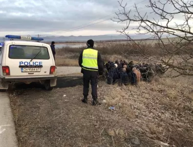 Задържаха нелегални мигранти край София