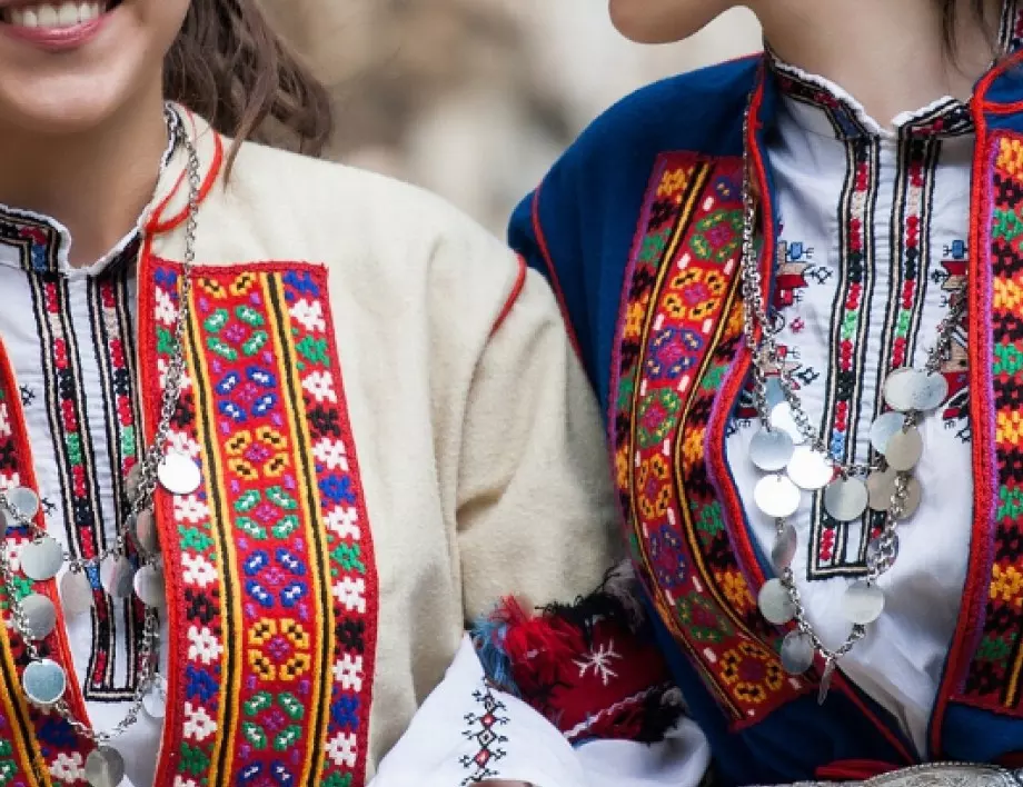 Кои са фолклорните области в България и с какво е известна всяка?