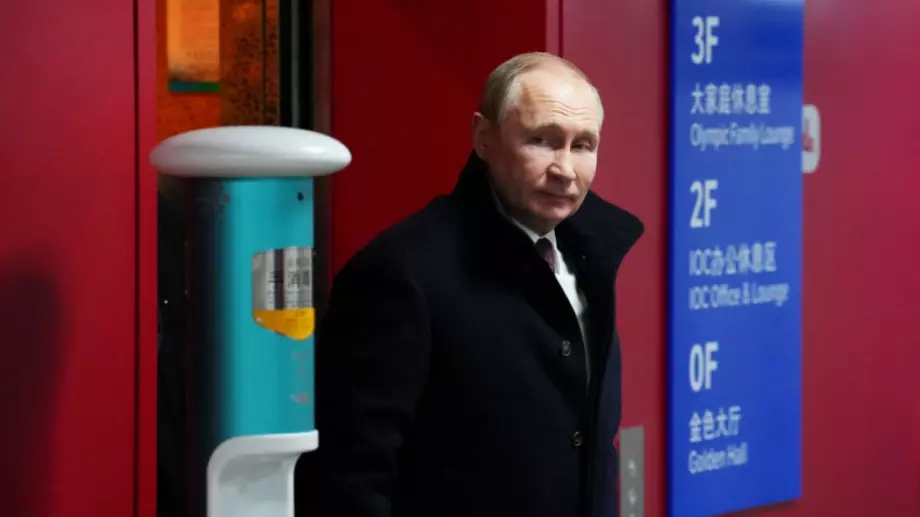 Плакати в подкрепа на Владимир Путин раздразниха хокейните фенове (СНИМКИ)
