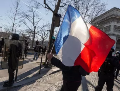 Протест за пенсионната реформа блокира доставките на горива във Франция