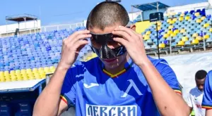 {{ otherArticle[0].article.title }}