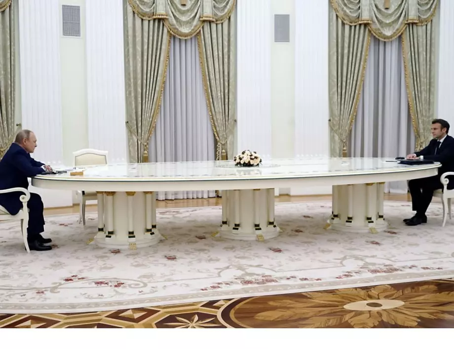Бялата маса, на която Путин дискутира украинската криза, е италианско производство