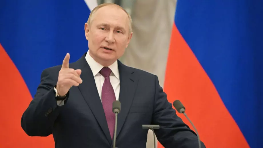Путин предупреждава Европа за петролното ембарго, докато обещава помощи на местни производители