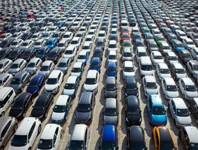Продажбите на нови коли в Европа паднаха до историческо дъно, докато в България се отчита ръст
