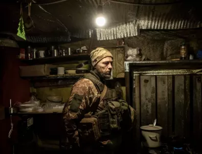 В украинските окопи: Реликви от съветско време и надежда за западни оръжия