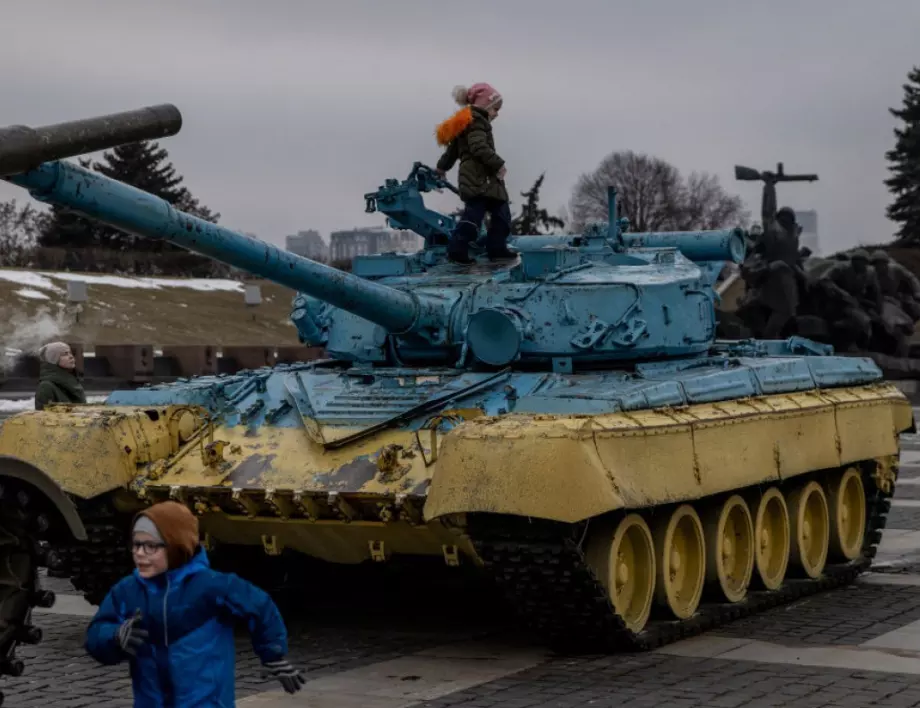 Паралелни реалности: Путин освобождава Украйна. Зеленски: Това е нашата земя (ВИДЕО) 