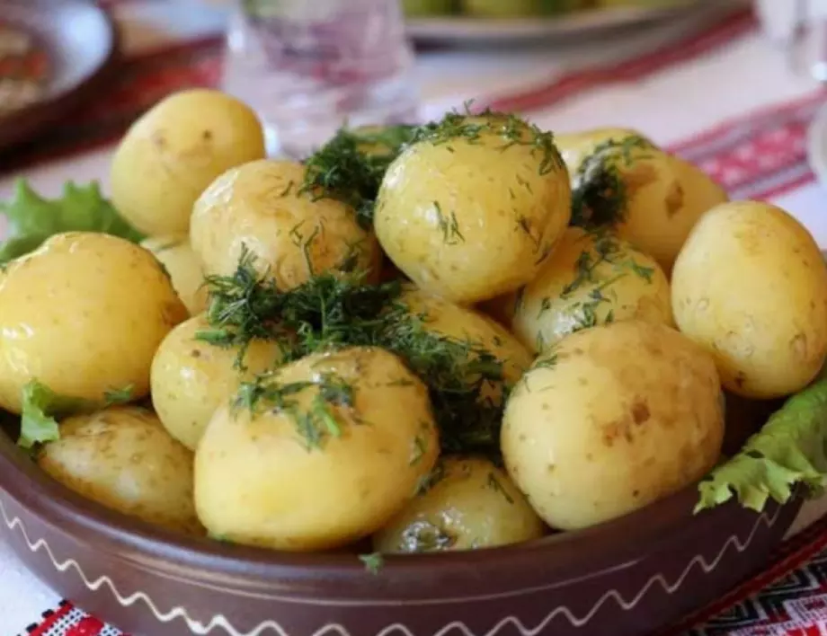 Никога не комбинирайте ТЕЗИ храни с картофи - вредно е за стомаха