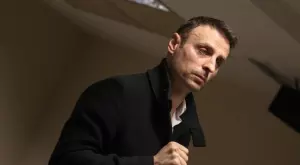 {{ otherArticle[0].article.title }}