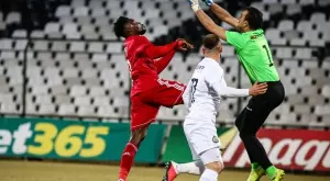 Кошмар в Първа лига - Петков бе откаран с линейка от стадион "Славия"