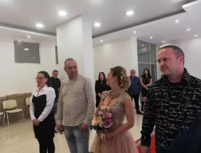 Шест двойки сключиха брак в Казанлък на 22.02.2022 г. 