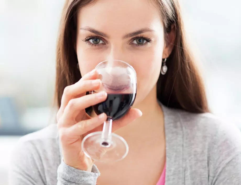 Вдига ли кръвното червеното вино?