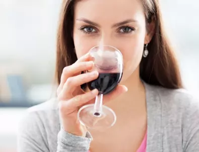 Учени разкриха по колко чаши вино на седмица свалят кръвното