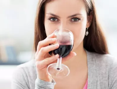 Как да избегнем потъмняването на зъбите от червеното вино?