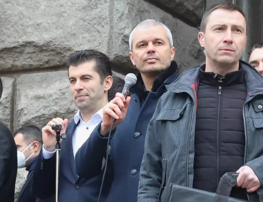 Кирил Петков дойде на протеста на "Възраждане" и говори. Реакцията: Оставка (ВИДЕО)