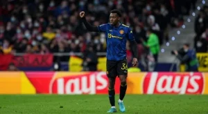 Класа на терена, класа извън него: Еланга "вкара" и в интервюто след мача (ВИДЕО)